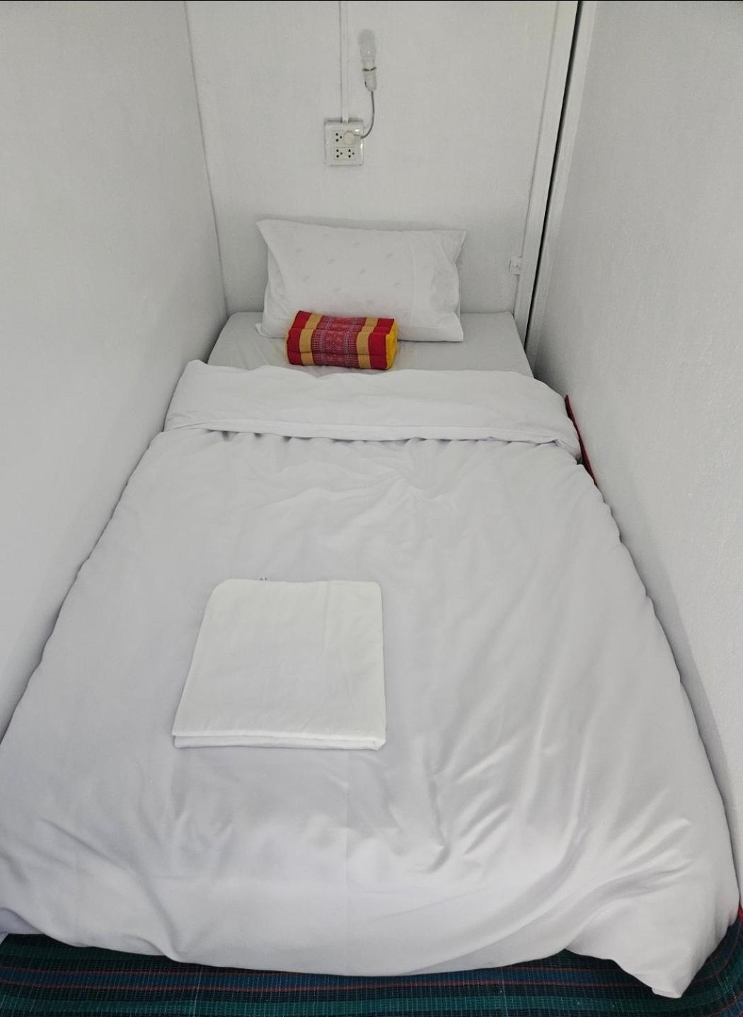 Kai Lions International Capsule Hostel Pakse Esterno foto