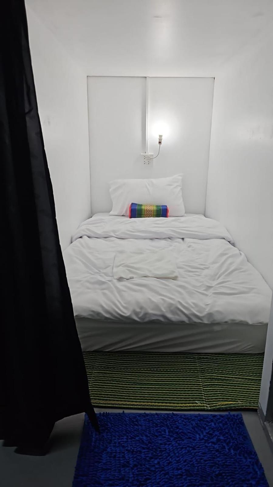 Kai Lions International Capsule Hostel Pakse Esterno foto
