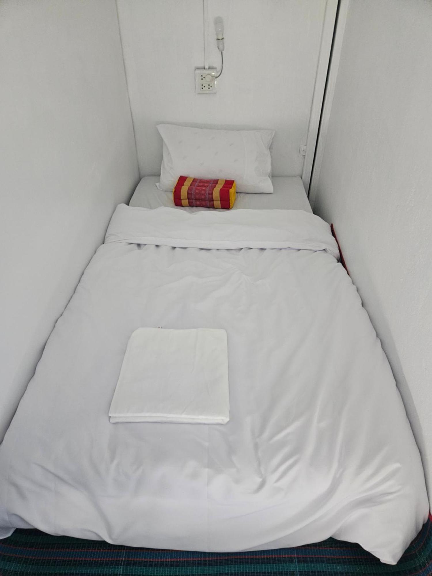 Kai Lions International Capsule Hostel Pakse Esterno foto