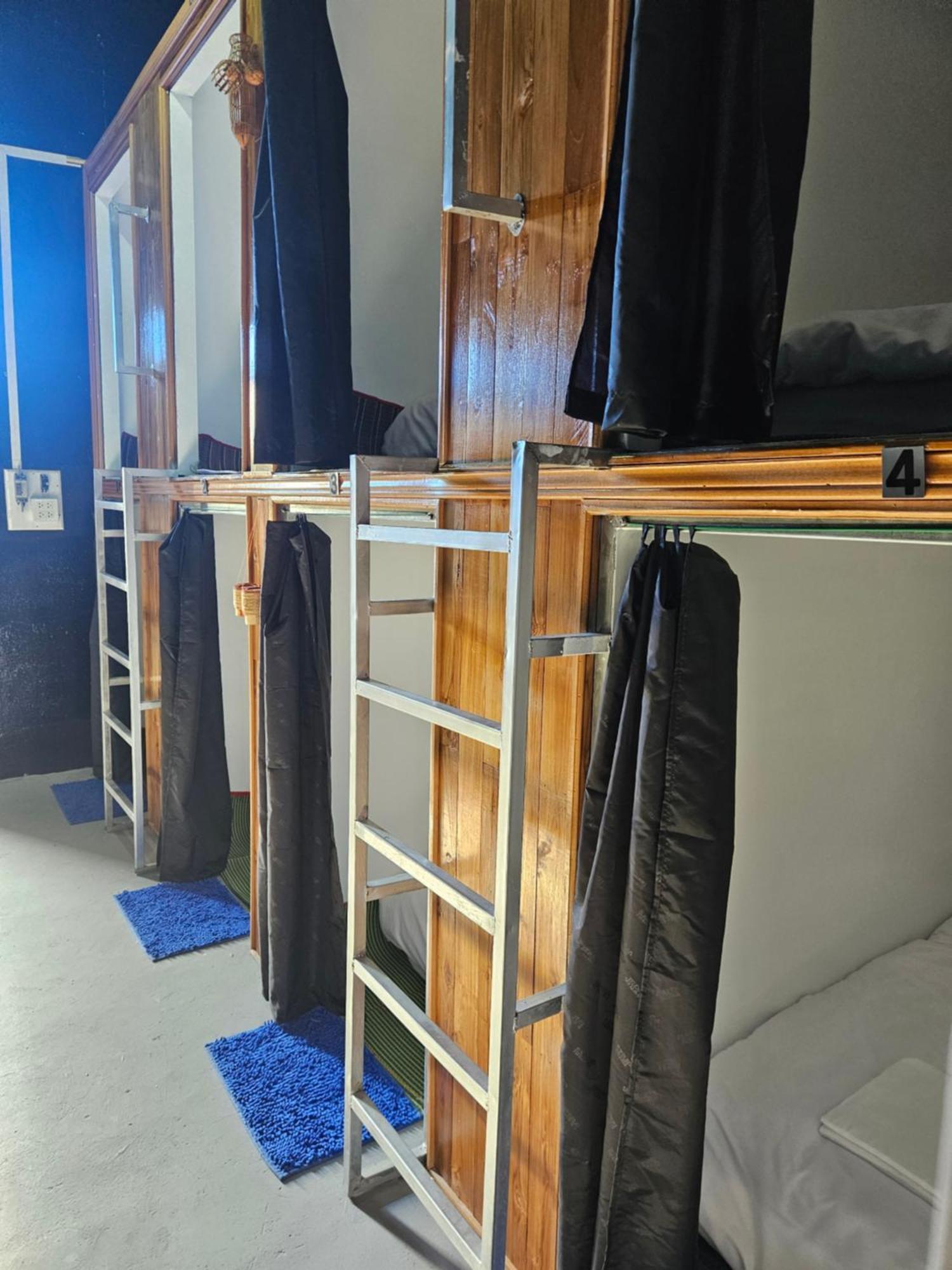 Kai Lions International Capsule Hostel Pakse Esterno foto